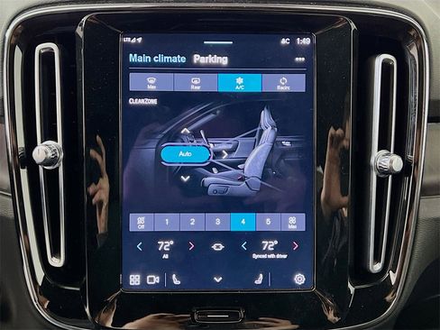 Used 2023 Volvo XC40 Recharge Core image 17