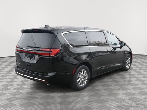 New 2026 Chrysler Pacifica Select image 5