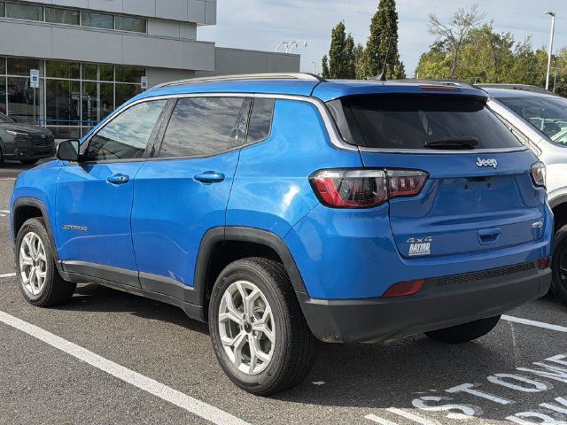 Used 2025 Jeep Compass Latitude AWD/4WD image 6