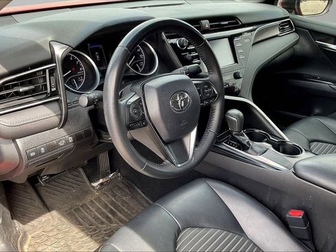 Used 2019 Toyota Camry SE FWD image 14