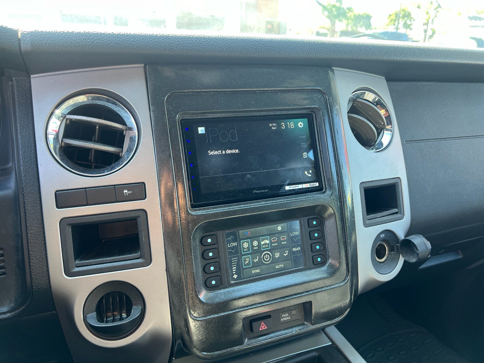 Used 2017 Ford Expedition EL XLT RWD image 17