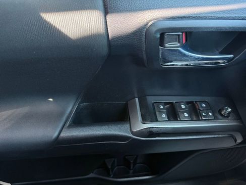 Used 2020 Toyota Tacoma TRD Sport w/ Technology Package AWD/4WD image 19