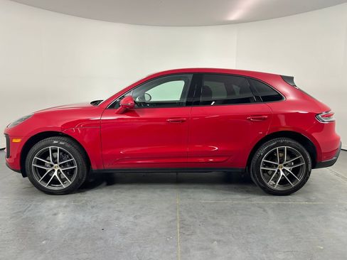 Used 2025 Porsche Macan AWD/4WD image 2
