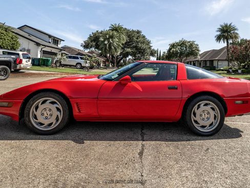 Used 1996 Chevrolet Corvette Coupe RWD image 3