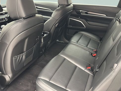 Used 2023 Kia Telluride LX AWD/4WD image 9