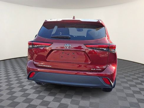 Used 2021 Toyota Highlander XLE image 7