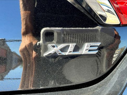 Used 2017 Toyota Camry LE image 29