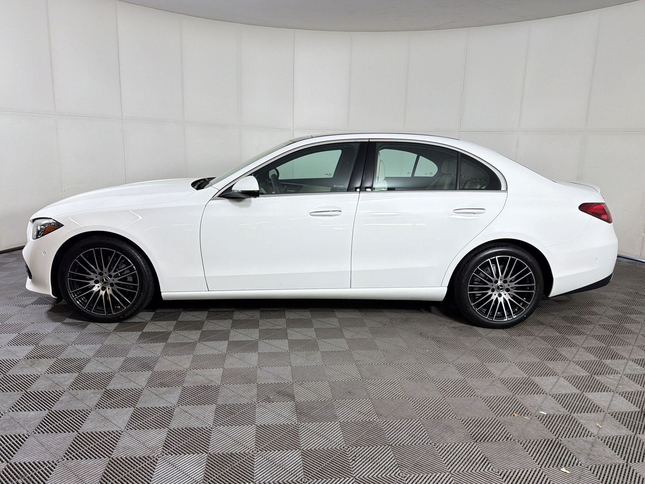 Used 2026 Mercedes-Benz C 300 4MATIC Sedan image 2