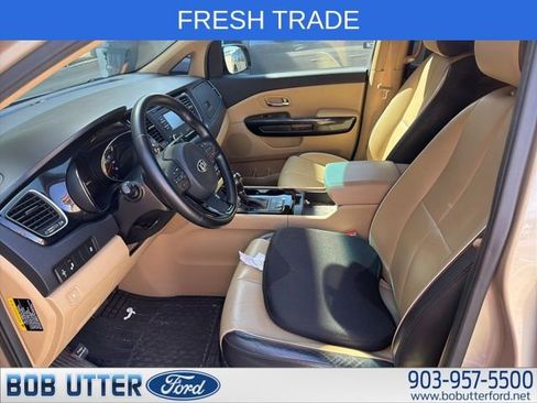 Used 2016 Kia Sedona EX image 3