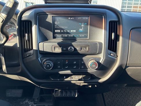 Used 2018 Chevrolet Silverado 1500 Custom w/ Custom Value Package image 28