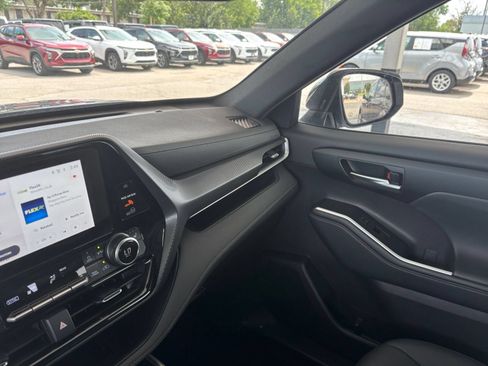 Used 2025 Toyota Highlander XSE AWD/4WD image 38