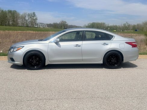 Used 2016 Nissan Altima 2.5 S w/ Power Driver Seat Package image 12