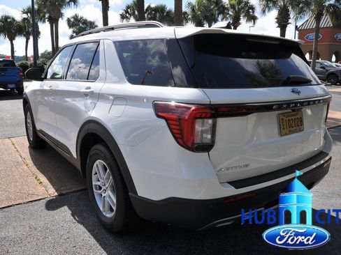 New 2026 Ford Explorer Active w/ Active Comfort Package RWD image 3