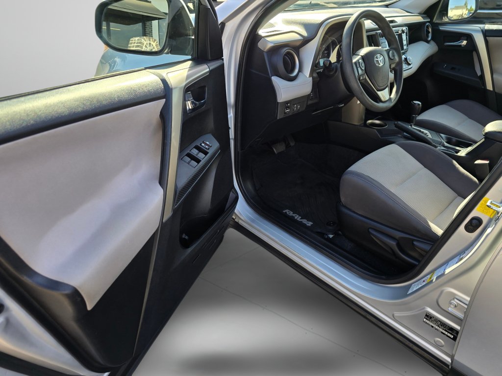 Used 2015 Toyota RAV4 XLE AWD/4WD image 21