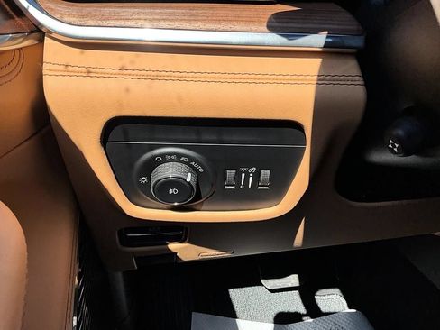 New 2026 Jeep Grand Cherokee Summit w/ Obsidian Package AWD/4WD image 16
