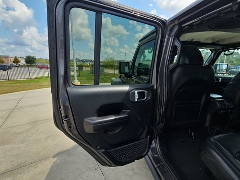 Used 2018 Jeep Wrangler Unlimited Sport S AWD/4WD image 15