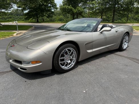 Used 1999 Chevrolet Corvette Convertible w/ Memory Pkg RWD image 5