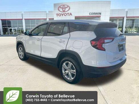 Used 2024 GMC Terrain SLE image 6