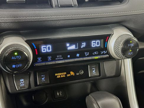 Used 2019 Toyota RAV4 XLE w/ Convenience Package FWD image 23