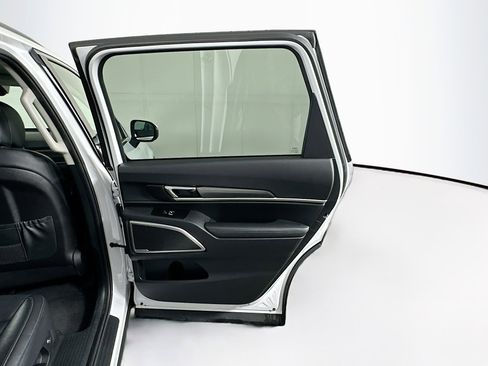 Used 2025 Kia Telluride S image 32