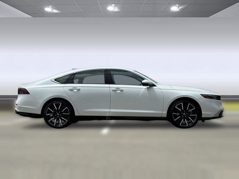 Used 2025 Honda Accord Touring image 7