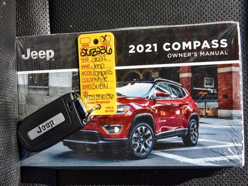 Certified 2021 Jeep Compass Latitude AWD/4WD image 21