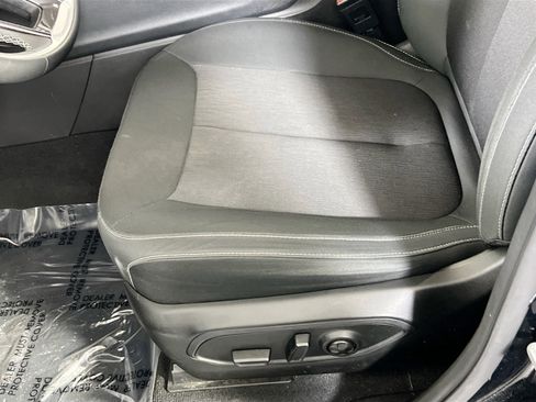 Used 2023 Jeep Grand Cherokee Laredo image 17