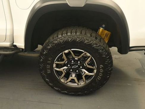 Used 2024 Chevrolet Colorado ZR2 w/ Safety Package AWD/4WD image 9