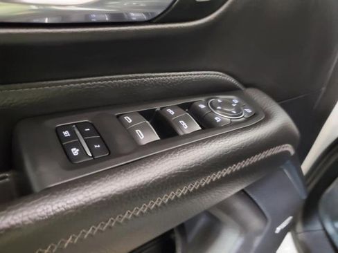 Used 2021 GMC Yukon Denali w/ Denali Premium Package image 17