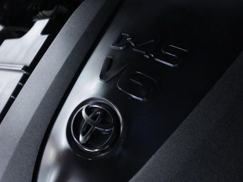 Used 2018 Toyota Tacoma SR5 image 8