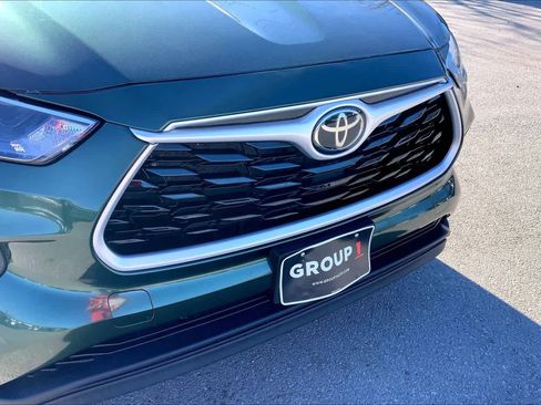 Used 2023 Toyota Highlander XLE FWD image 30