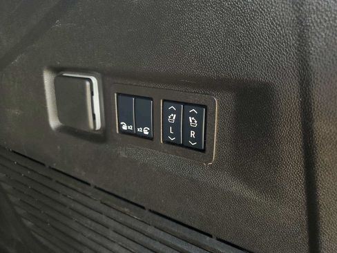 Used 2025 Chevrolet Tahoe Premier RWD image 7