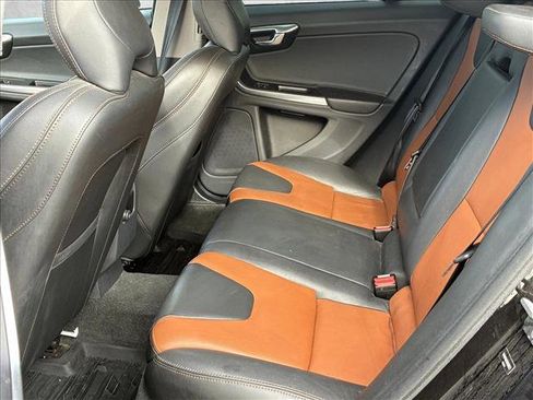 Used 2017 Volvo V60 T5 Cross Country w/ Convenience Package image 19