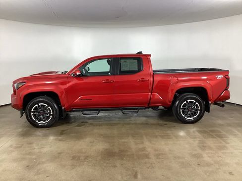 Used 2026 Toyota Tacoma TRD Sport w/ TRD Sport Upgrade Package AWD/4WD image 15