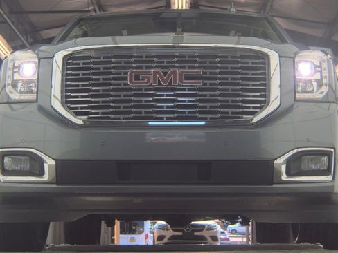Used 2020 GMC Yukon XL Denali w/ Open Road Package image 3