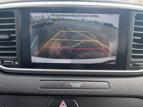 Used 2020 Kia Sportage LX image 25