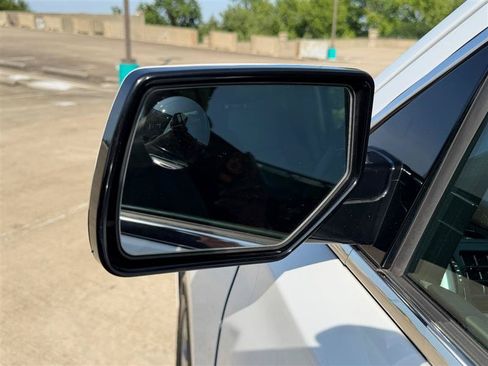 Used 2016 Chevrolet Suburban LT AWD/4WD image 15