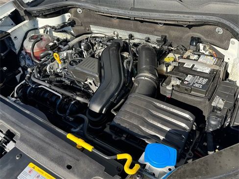 Certified 2023 Volkswagen Taos SE image 18