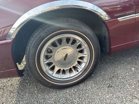 Used 2000 Lincoln Town Car Cartier image 24