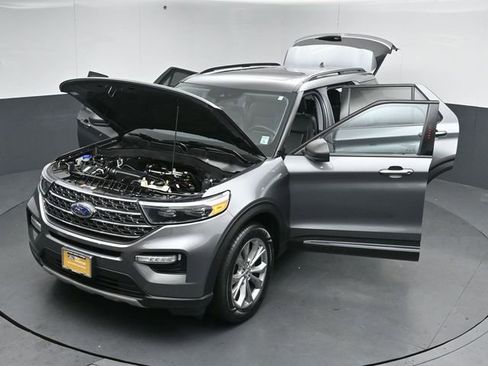 Certified 2023 Ford Explorer XLT w/ Equipment Group 202A AWD/4WD image 57