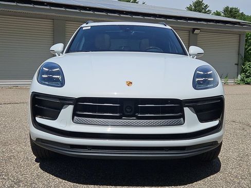 Certified 2026 Porsche Macan AWD/4WD image 7