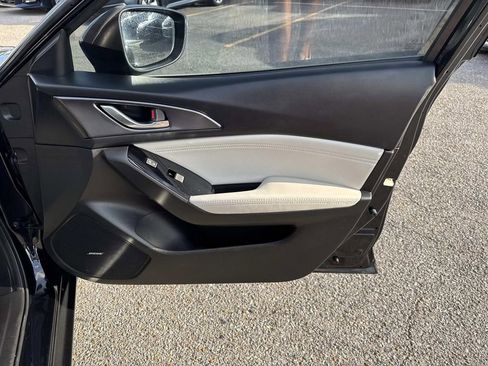 Used 2018 MAZDA MAZDA3 Grand Touring image 14