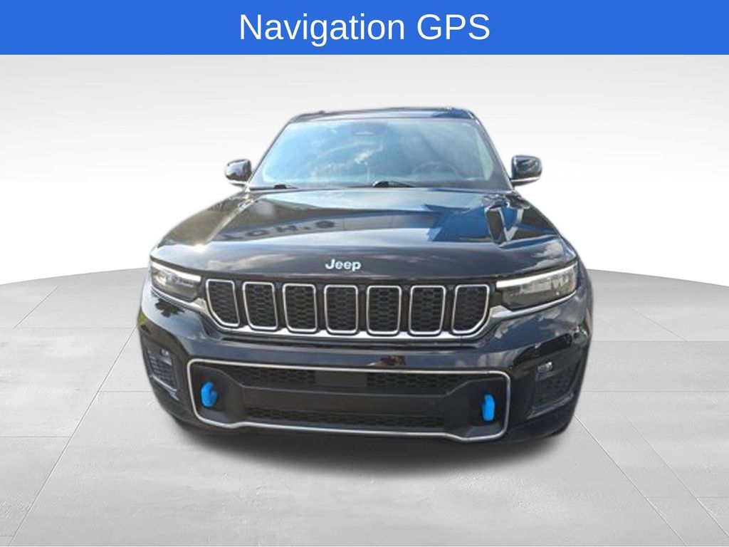 Used 2022 Jeep Grand Cherokee Overland w/ Luxury Tech Group IV AWD/4WD image 10