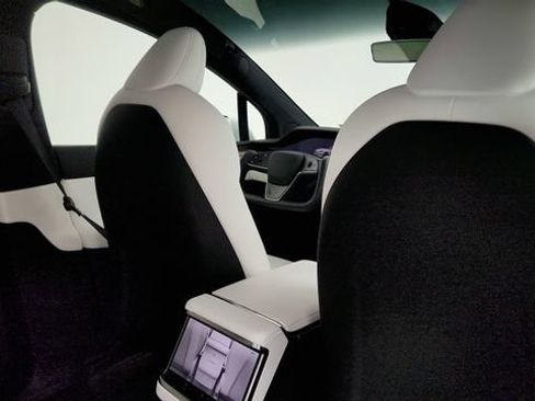 Used 2023 Tesla Model X AWD/4WD image 40