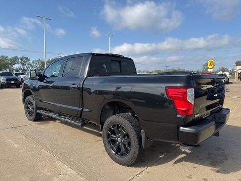 Used 2019 Nissan Titan SL w/ Midnight Edition AWD/4WD image 8