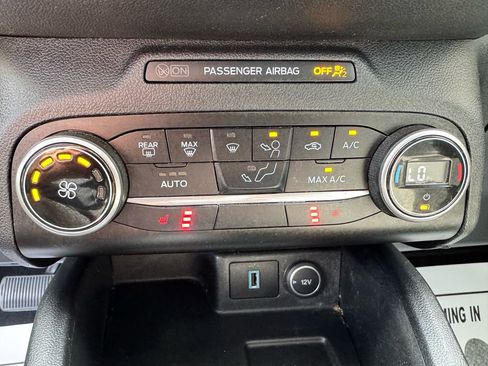 Used 2020 Ford Escape SE image 24