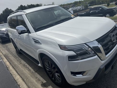 Used 2023 Nissan Armada Platinum w/ Captain's Chairs Package AWD/4WD image 2