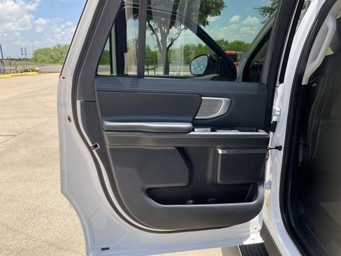Used 2025 Ford Expedition Max Platinum AWD/4WD image 15
