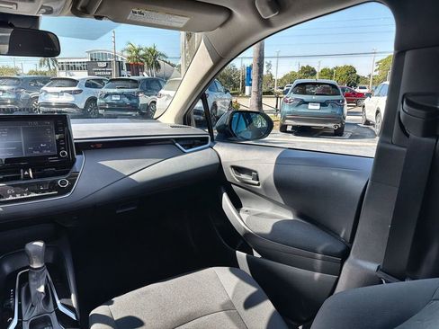 Used 2022 Toyota Corolla LE w/ LE Convenience Package image 11