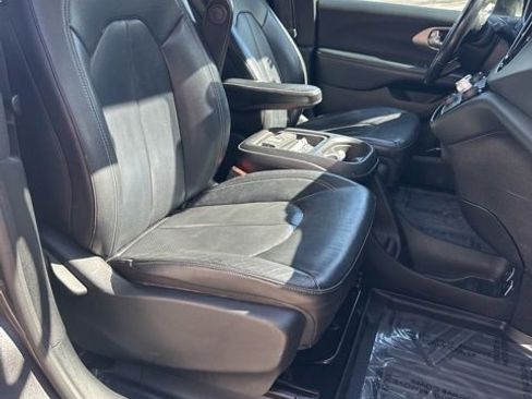 Used 2020 Chrysler Pacifica Touring-L w/ Advanced Safetytec Group AWD/4WD image 41